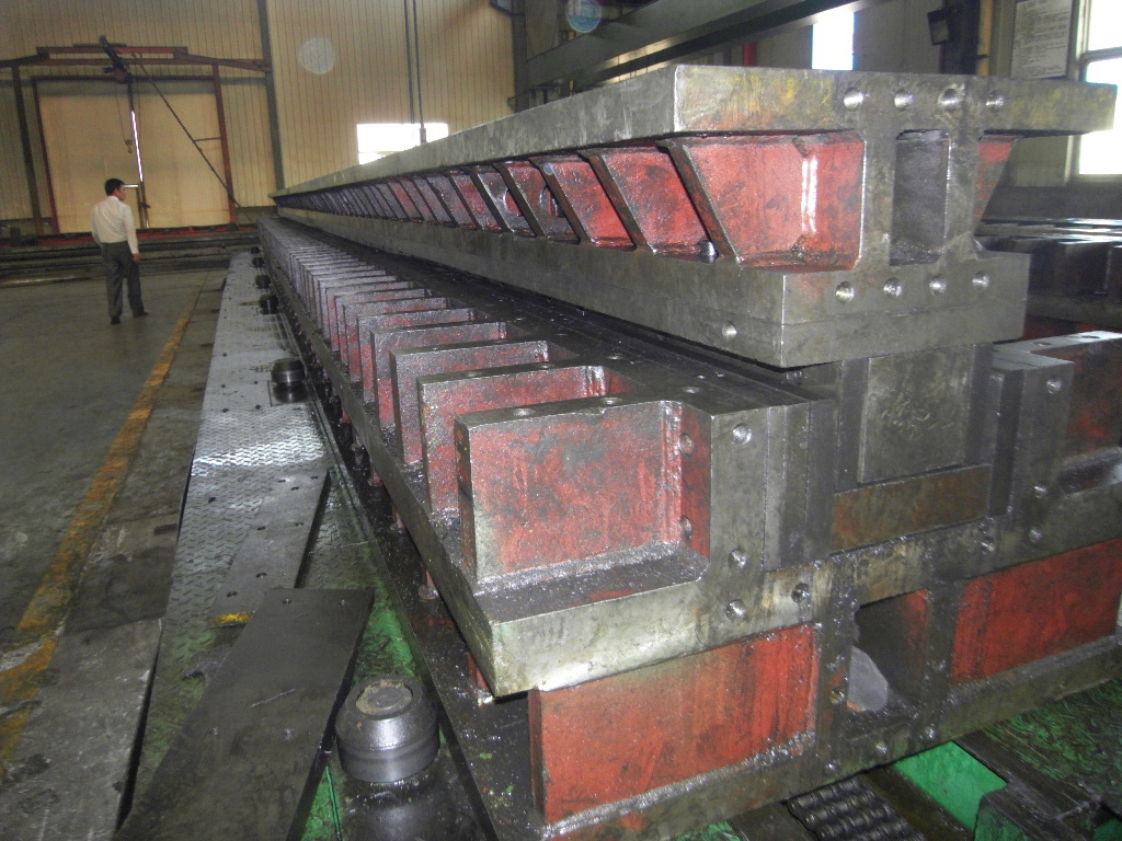 福特汽車縱梁壓制模具